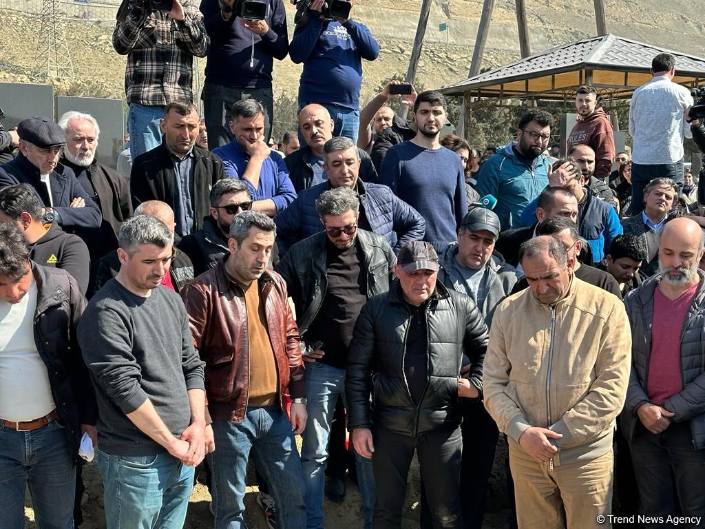 В Баку проходят похороны погибшего в ДТП Огтая Алиева (ФОТО)