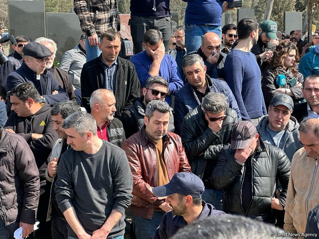 В Баку проходят похороны погибшего в ДТП Огтая Алиева (ФОТО)