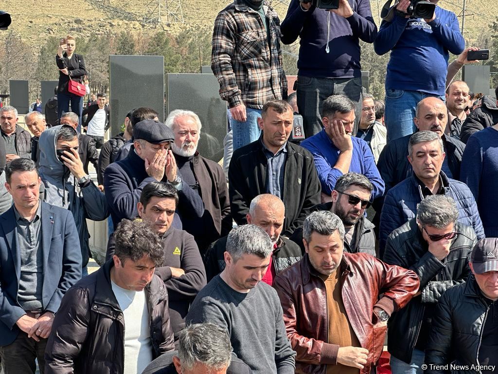 В Баку проходят похороны погибшего в ДТП Огтая Алиева (ФОТО)