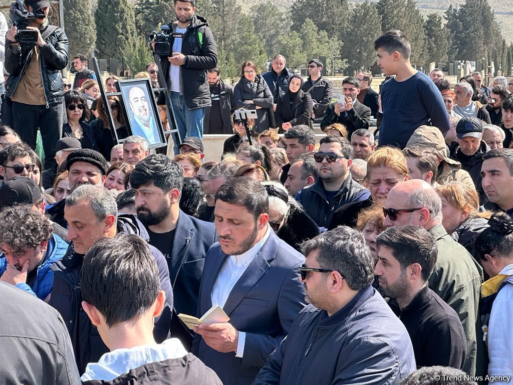 В Баку проходят похороны погибшего в ДТП Огтая Алиева (ФОТО)