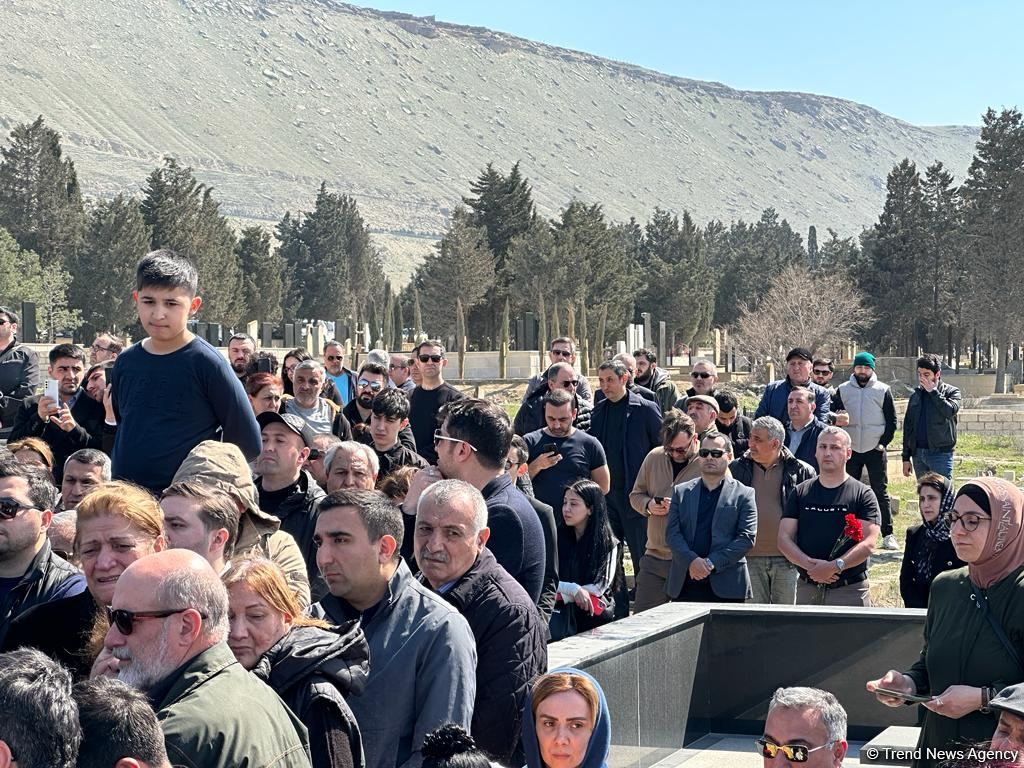 В Баку проходят похороны погибшего в ДТП Огтая Алиева (ФОТО)