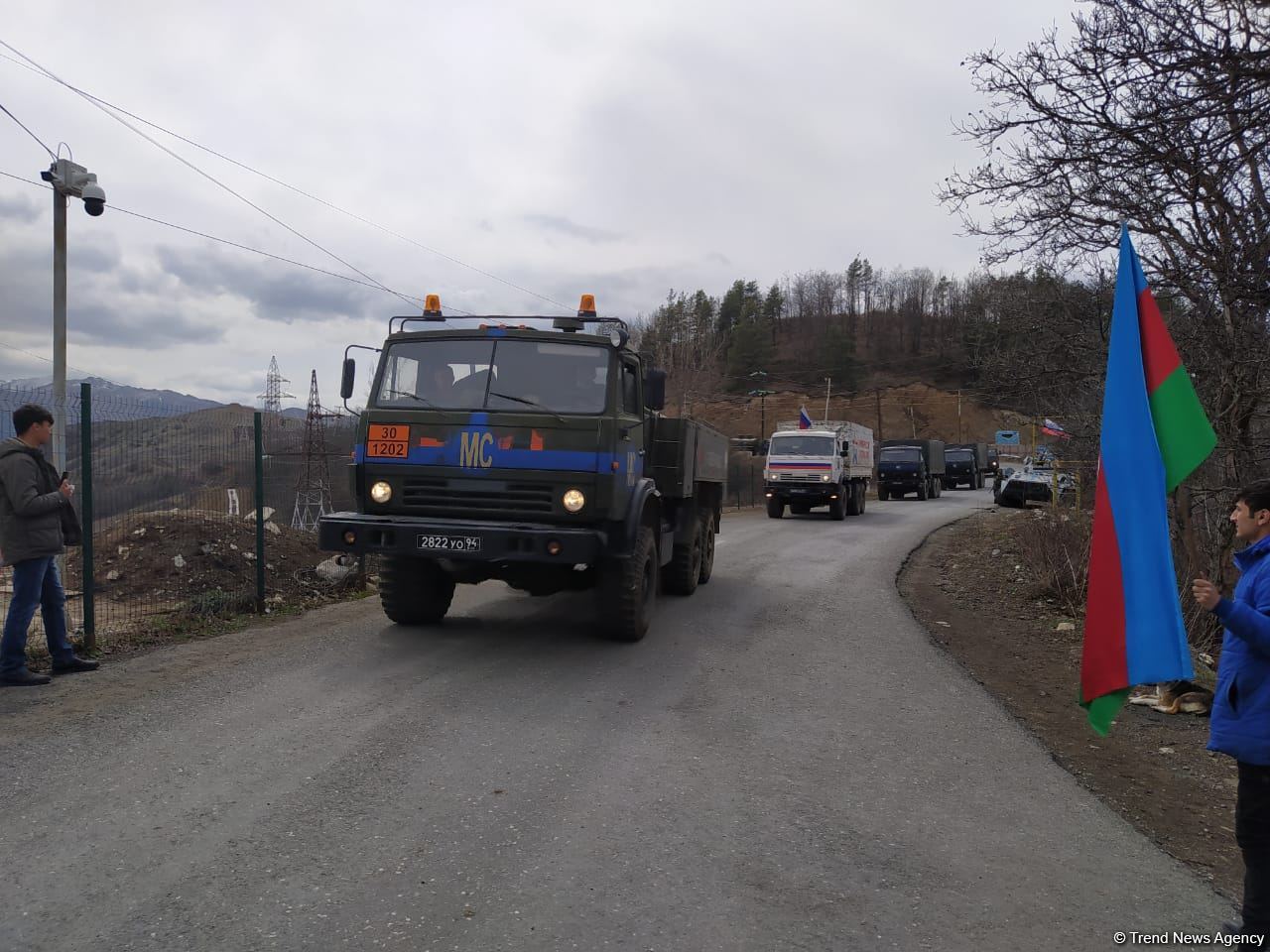 По Лачинской дороге проехала еще одна автоколонна миротворцев (ФОТО)
