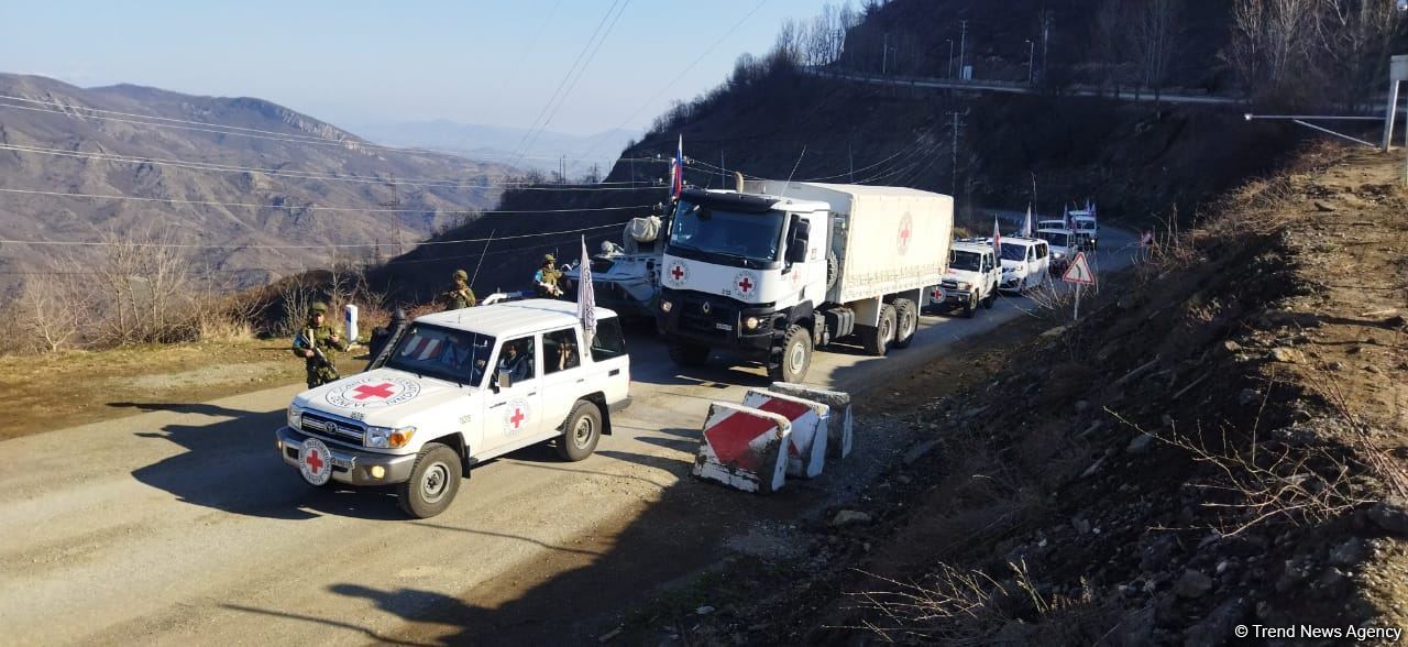 По Лачинской дороге проехала автоколонна МККК (ФОТО)