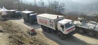По Лачинской дороге беспрепятственно проехала автоколонна из 33 автомашин РМК (ФОТО)