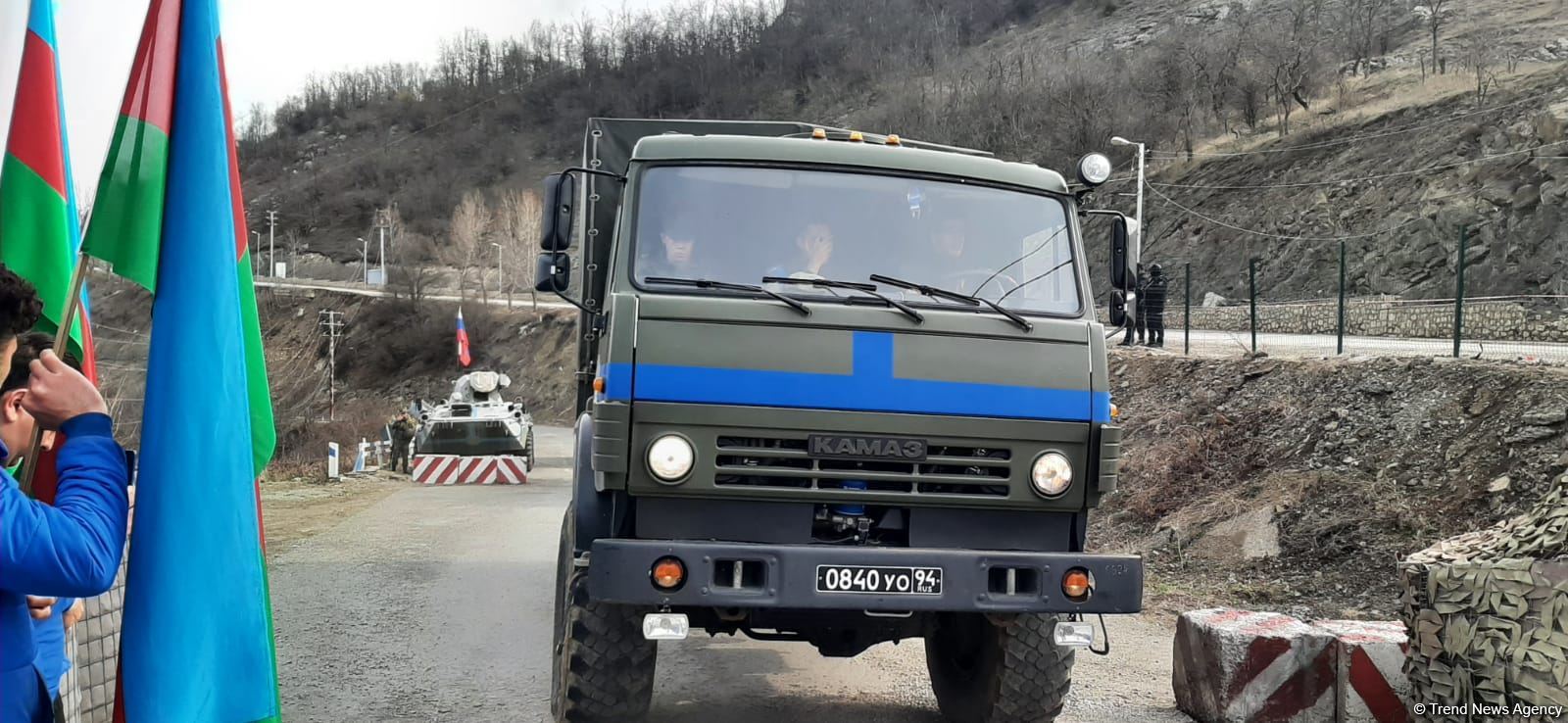 По Лачинской дороге беспрепятственно проехали 4 автомобиля миротворцев (ФОТО)