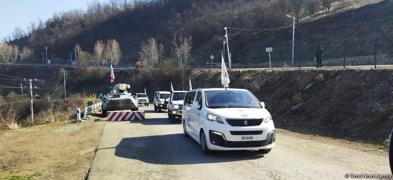 По Лачинской дороге проехала автоколонна МККК (ФОТО)