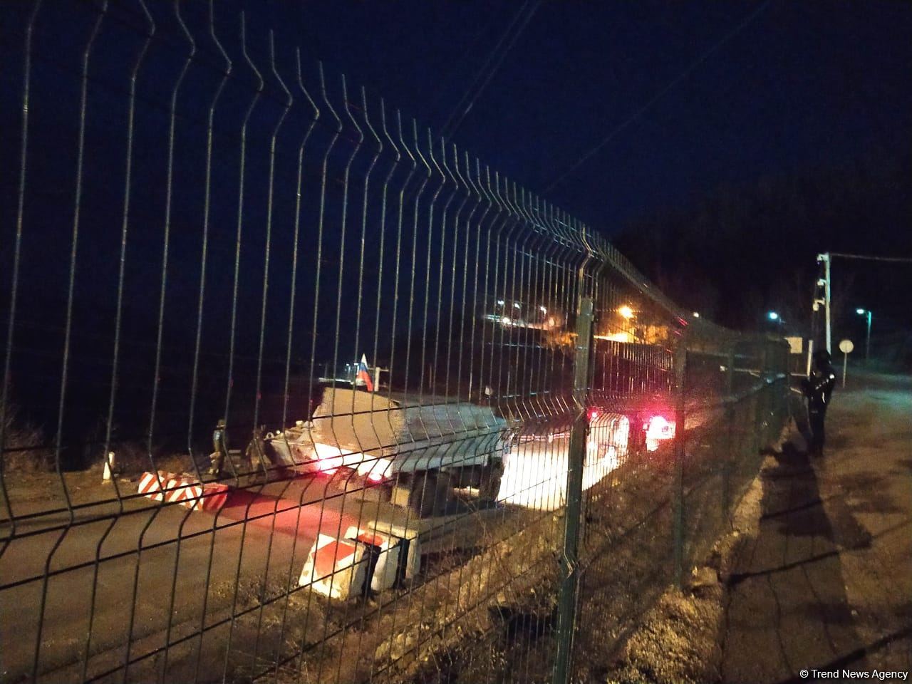 По Лачинской дороге беспрепятственно проехали три автомобиля миротворцев (ФОТО)