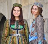 Во Дворце Ширваншахов представлено дефиле "Национальные мотивы в современной моде" (ФОТО)