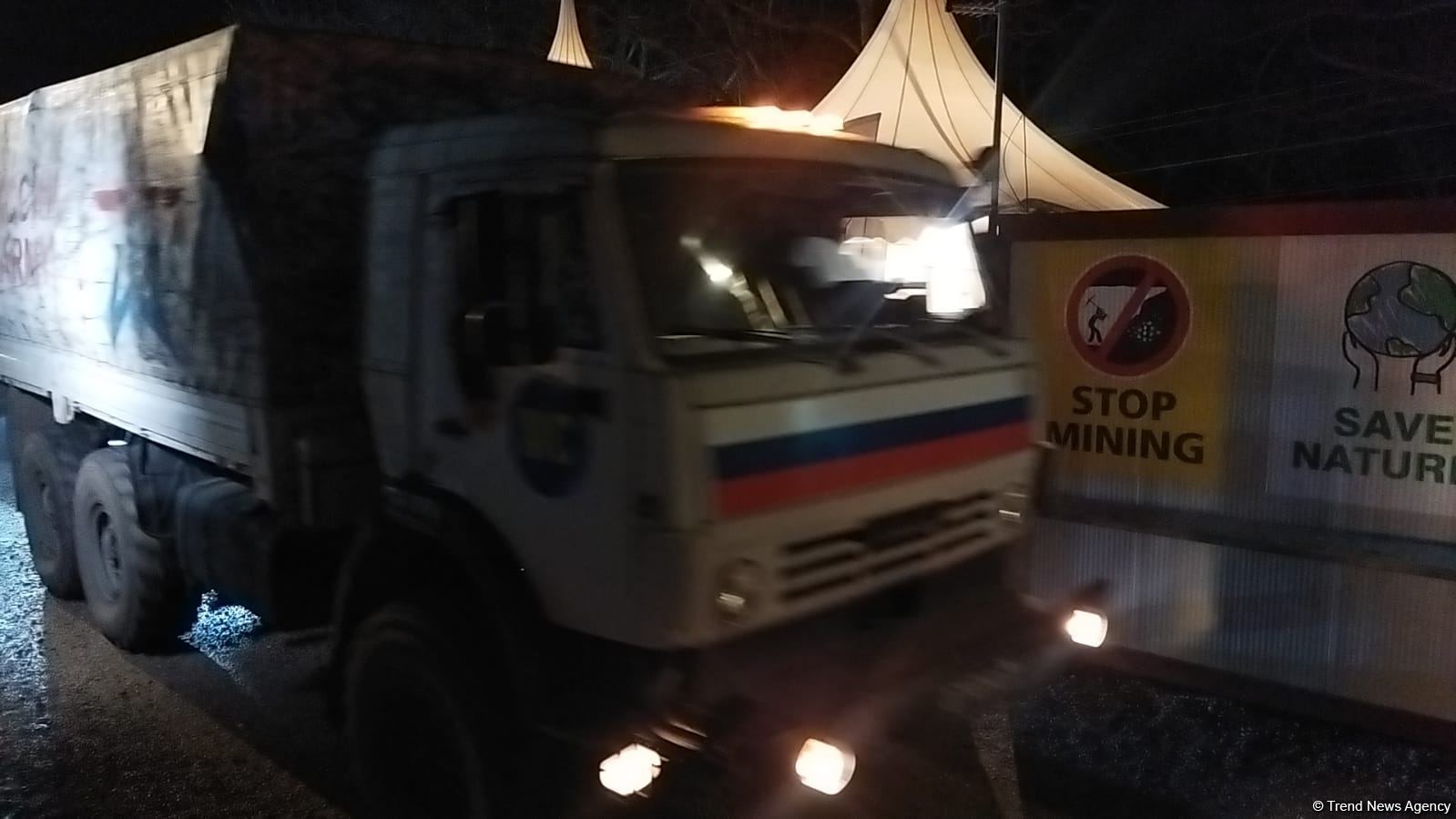 По Лачинской дороге беспрепятственно проехали 23 автомобиля миротворцев (ФОТО)