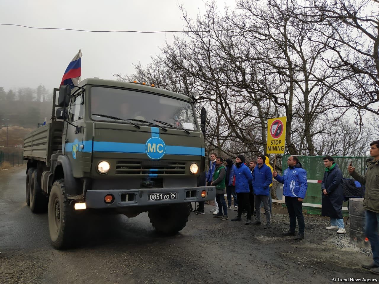 По Лачинской дороге беспрепятственно проехали автомобили миротворцев (ФОТО)