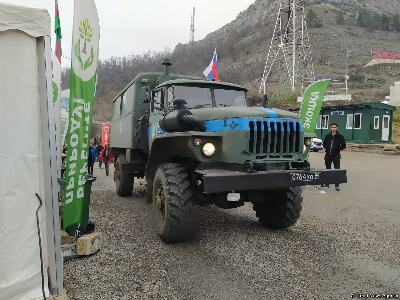 По Лачинской дороге беспрепятственно проехали три автомобиля миротворцев (ФОТО)
