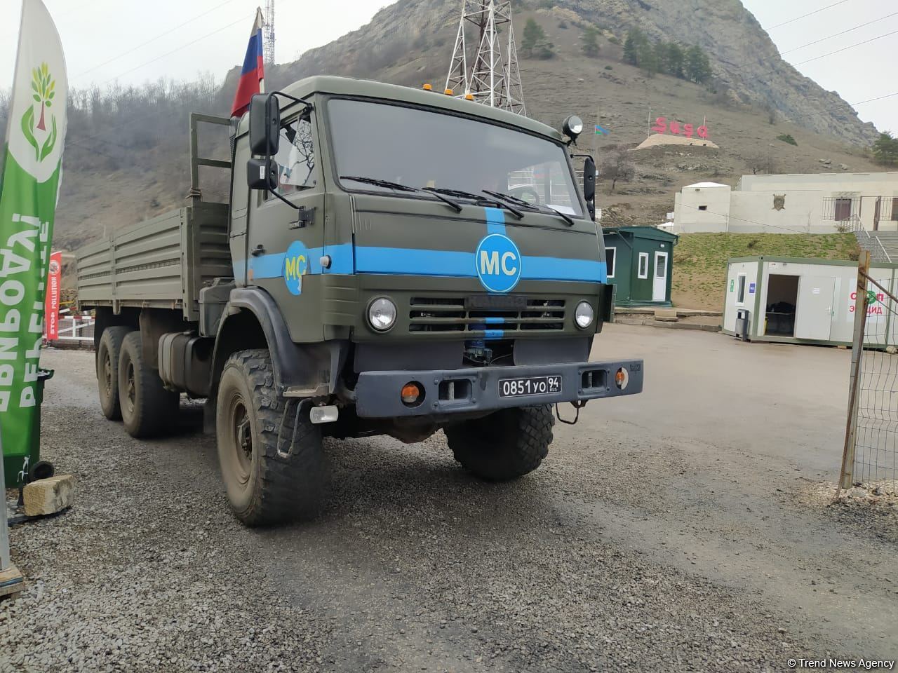 По Лачинской дороге беспрепятственно проехали три автомобиля миротворцев (ФОТО)
