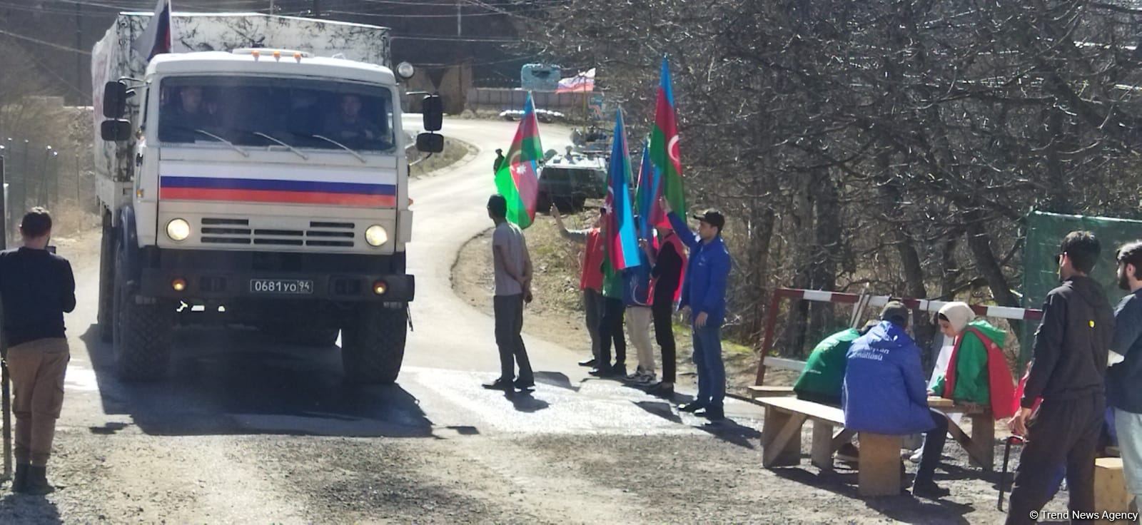 По Лачинской дороге беспрепятственно проехала очередная автоколонна миротворцев (ФОТО)