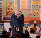 Народный писатель Азербайджана Анар Рзаев  награжден государственным орденом Узбекистана "Дустлик" (ФОТО)