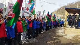 На Лачинской дороге оживление: активисты призывают мировую общественность отреагировать на экотеррор (ФОТО)