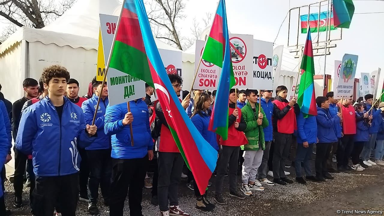 На Лачинской дороге оживление: активисты призывают мировую общественность отреагировать на экотеррор (ФОТО)