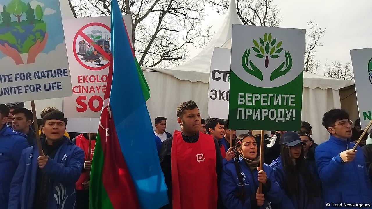 На Лачинской дороге оживление: активисты призывают мировую общественность отреагировать на экотеррор (ФОТО)