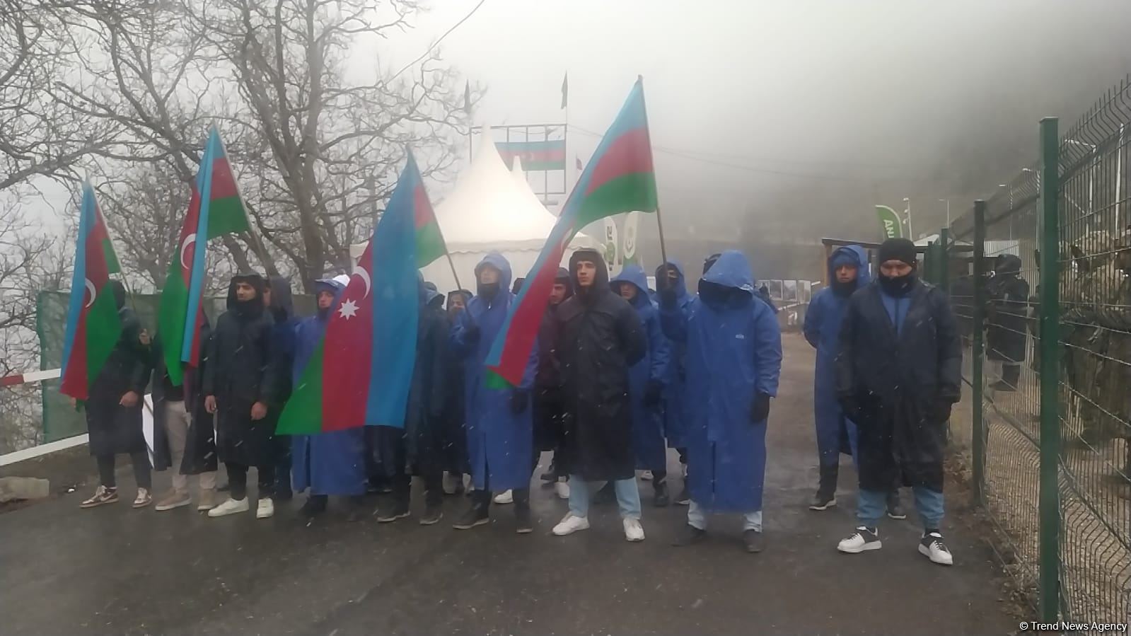 По Лачинской дороге беспрепятственно проехала очередная автоколонна миротворцев (ФОТО)