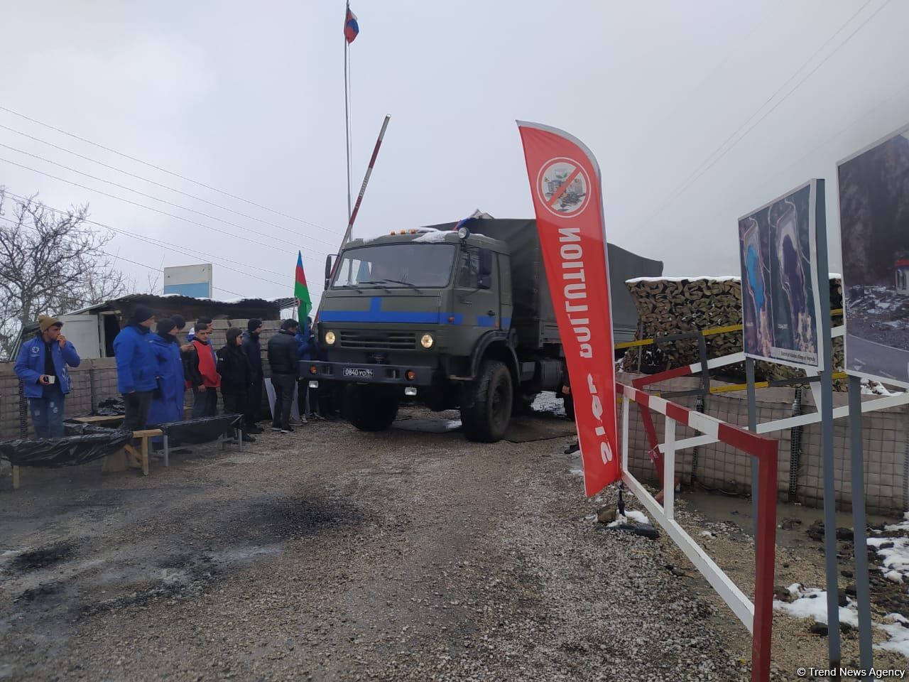 По Лачинской дороге беспрепятственно проехала очередная автоколонна РМК (ФОТО)