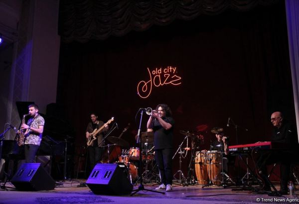 От 50 до 70… Весенний джаз в вечернем Баку под ритмы Old City Jazz (ФОТО)