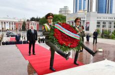Президент Азербайджана Ильхам Алиев посетил памятник Исмоили Сомони в Душанбе (ФОТО/ВИДЕО)