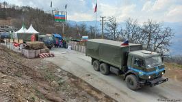 По Лачинской дороге беспрепятственно проехала автоколонна миротворцев (ФОТО)