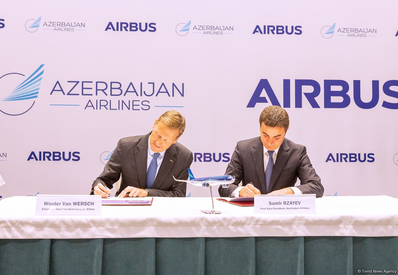 «Азербайджанские Авиалинии» заказали 12 самолетов семейства A320neo (ФОТО)