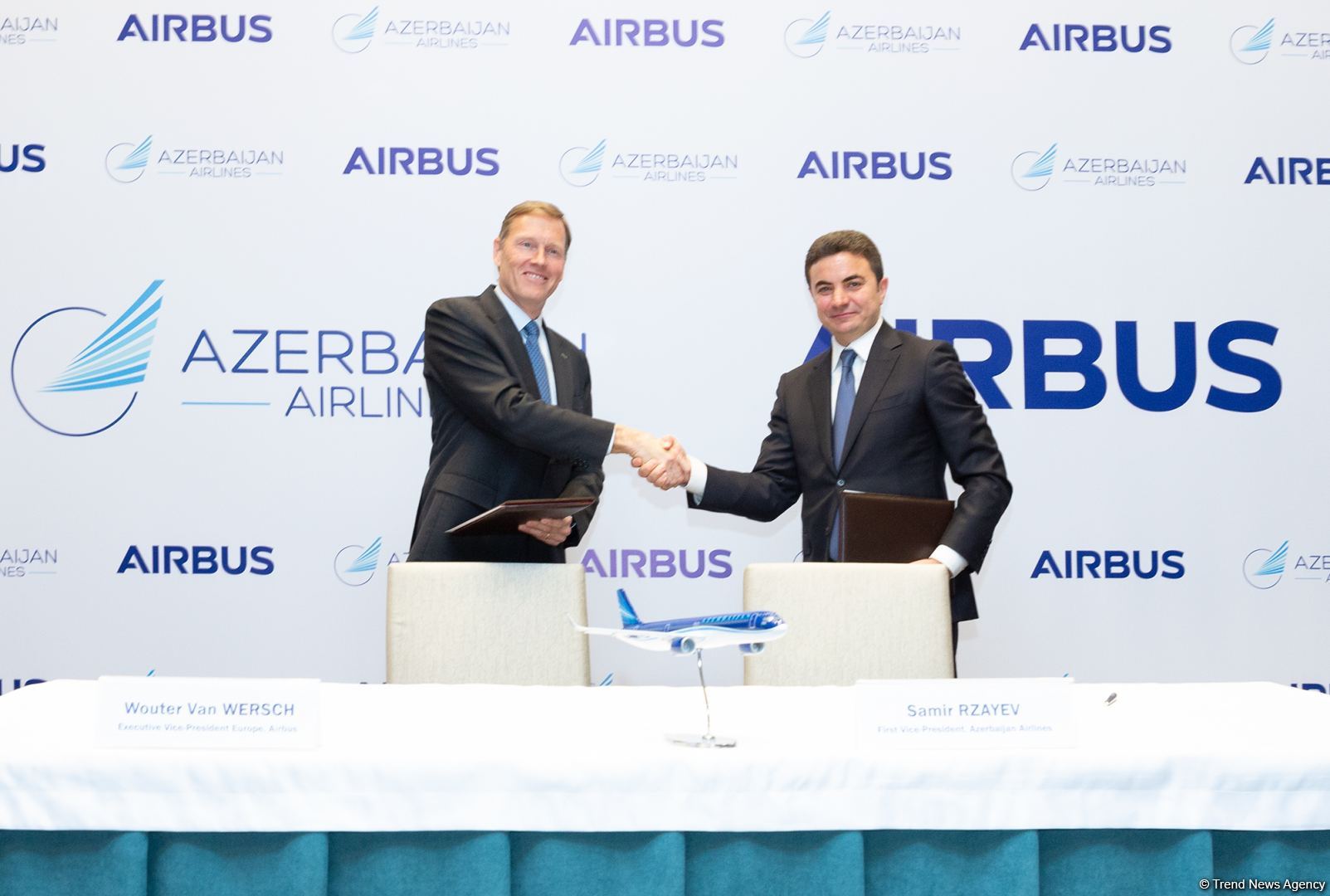 «Азербайджанские Авиалинии» заказали 12 самолетов семейства A320neo (ФОТО)