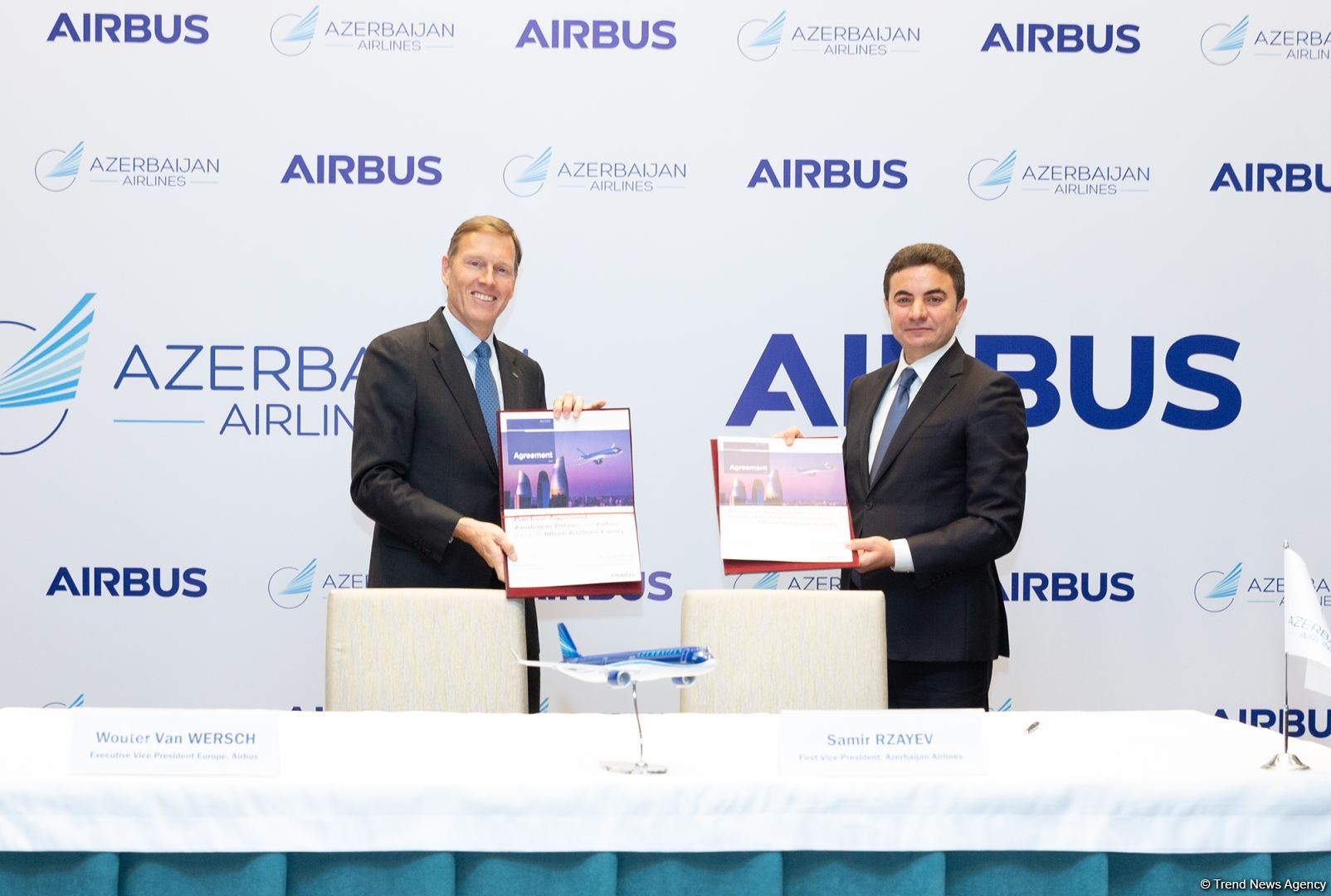«Азербайджанские Авиалинии» заказали 12 самолетов семейства A320neo (ФОТО)