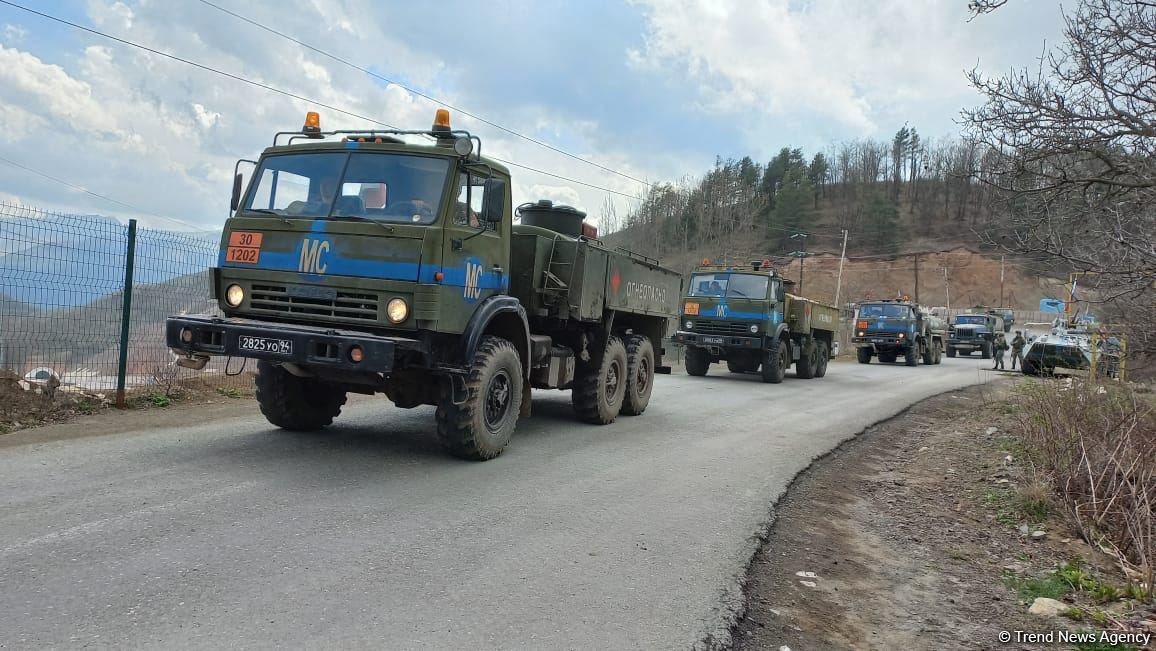 По Лачинской дороге беспрепятственно проехала автоколонна миротворцев (ФОТО)