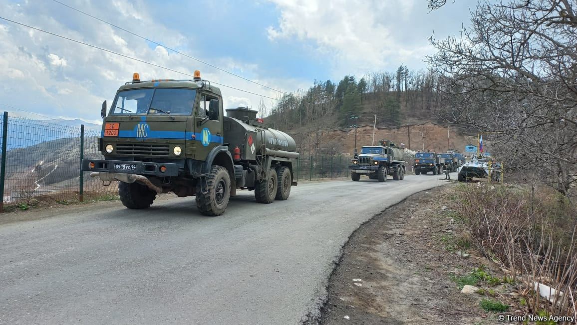 По Лачинской дороге беспрепятственно проехала автоколонна миротворцев (ФОТО)