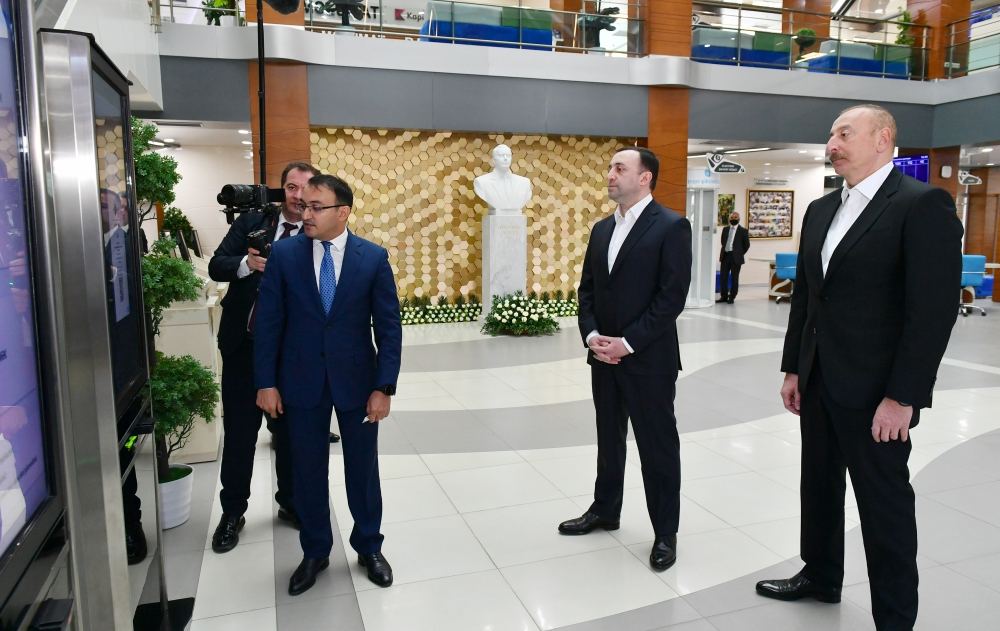 Президент Ильхам Алиев и Премьер-министр Грузии Ираклий Гарибашвили посетили Габалинский региональный центр "ASAN xidmət" (ФОТО/ВИДЕО)