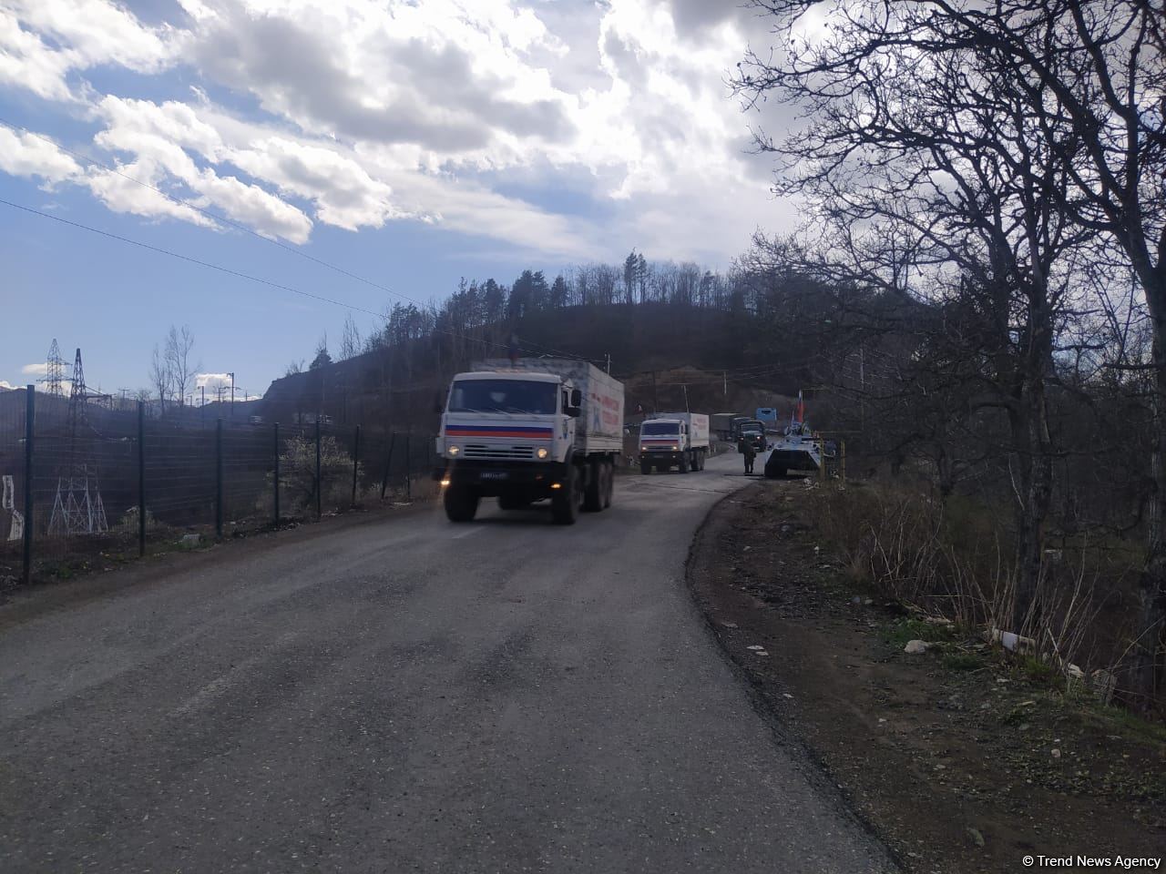 По Лачинской дороге беспрепятственно проехали 18 автомобилей миротворцев (ФОТО)