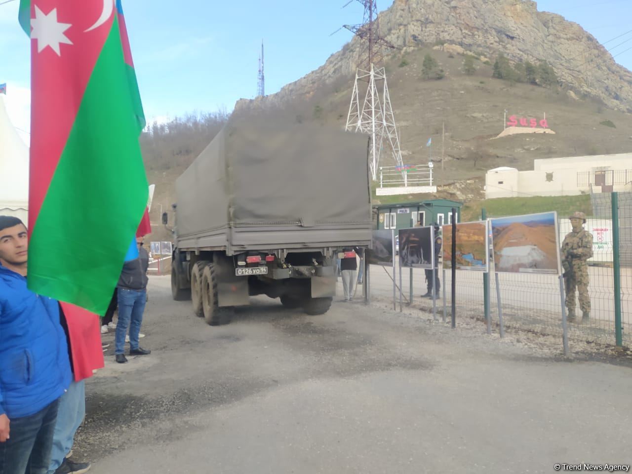 По Лачинской дороге беспрепятственно проехали 18 автомобилей миротворцев (ФОТО)