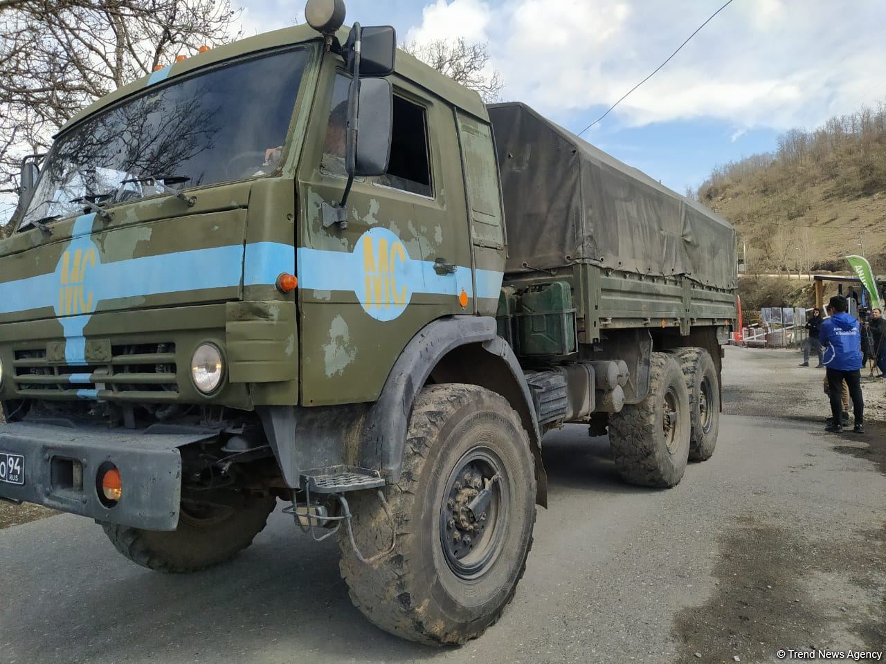 По Лачинской дороге беспрепятственно проехала автоколонна миротворцев (ФОТО)