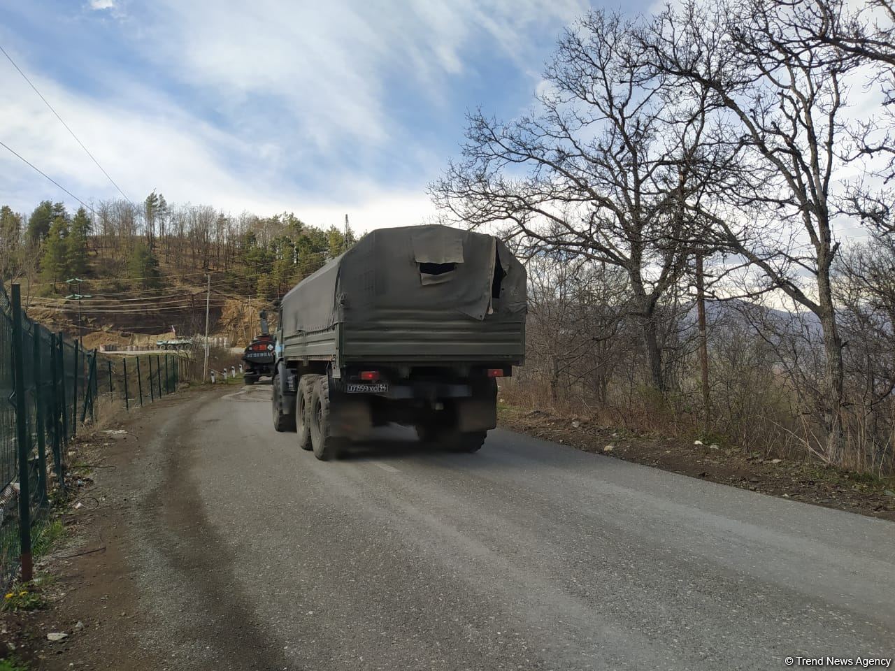 По Лачинской дороге беспрепятственно проехала автоколонна миротворцев (ФОТО)