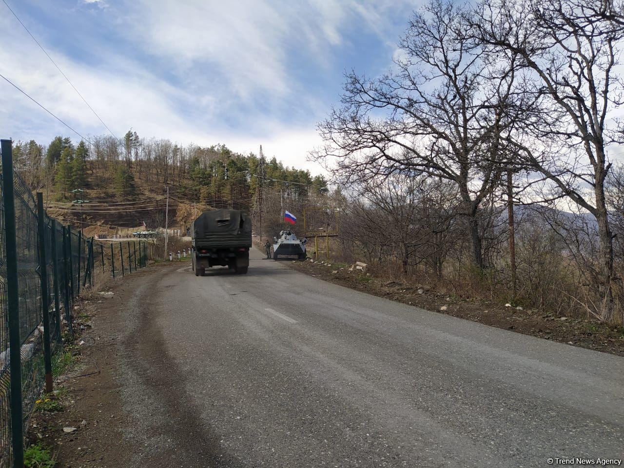 По Лачинской дороге беспрепятственно проехала автоколонна миротворцев (ФОТО)