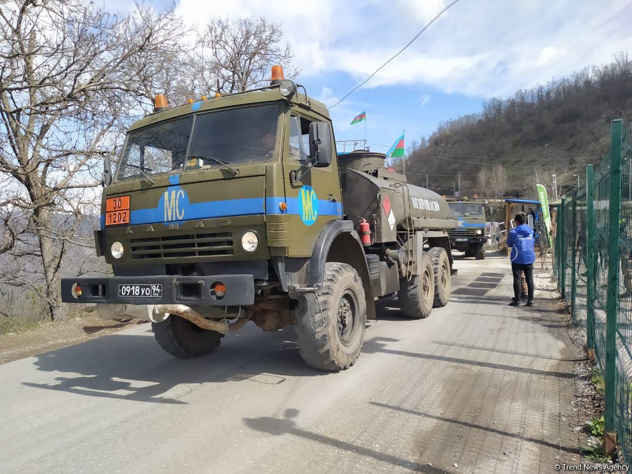 По Лачинской дороге беспрепятственно проехала автоколонна миротворцев (ФОТО)