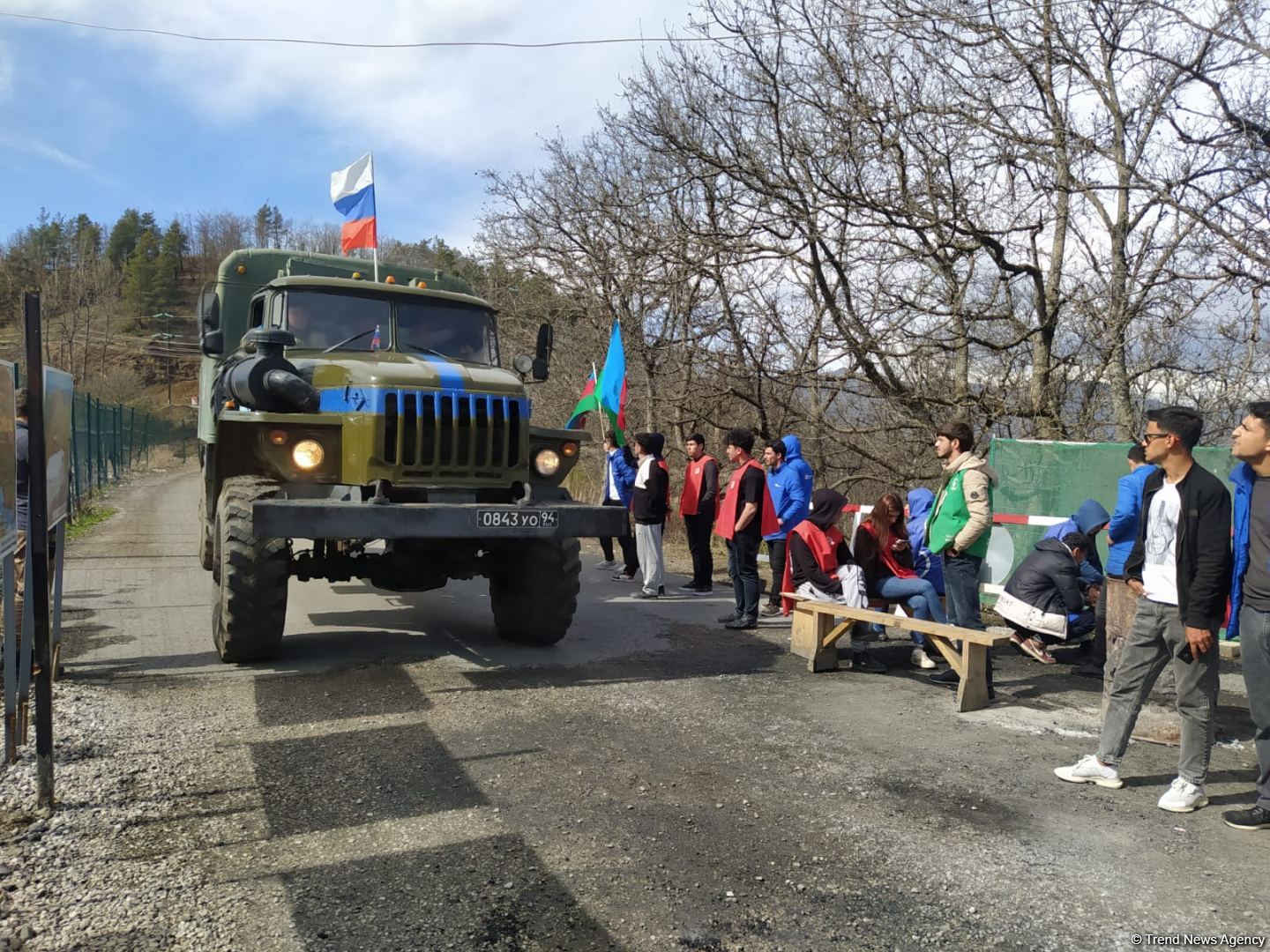 По Лачинской дороге беспрепятственно проехала автоколонна миротворцев (ФОТО)