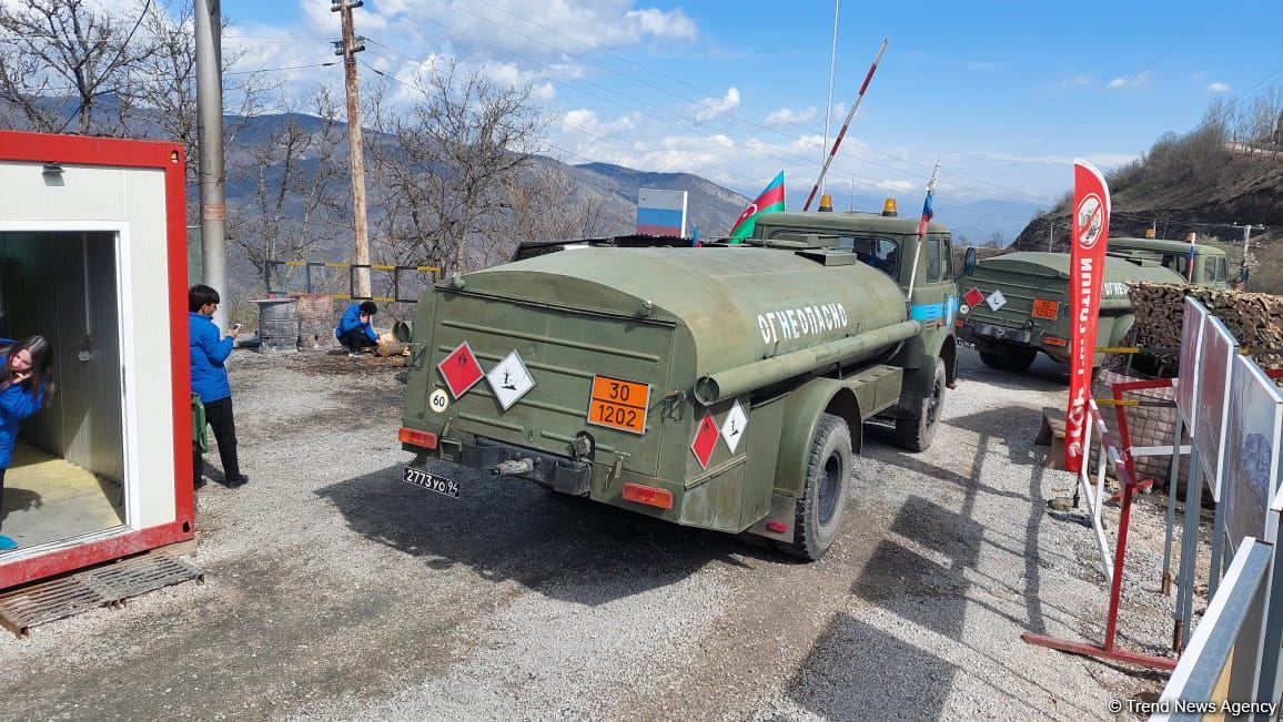 По Лачинской дороге беспрепятственно проехала автоколонна миротворцев (ФОТО)