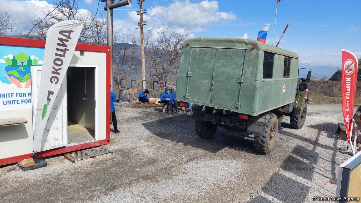 По Лачинской дороге беспрепятственно проехала автоколонна миротворцев (ФОТО)