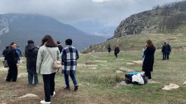 Участники заседания ТЮРКСОЙ по делам ЮНЕСКО совершили прогулку по Джыдыр дюзю (ФОТО)