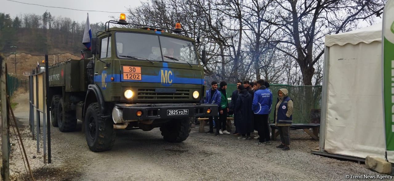 По Лачинской дороге беспрепятственно проехала автоколонна миротворцев (ФОТО)