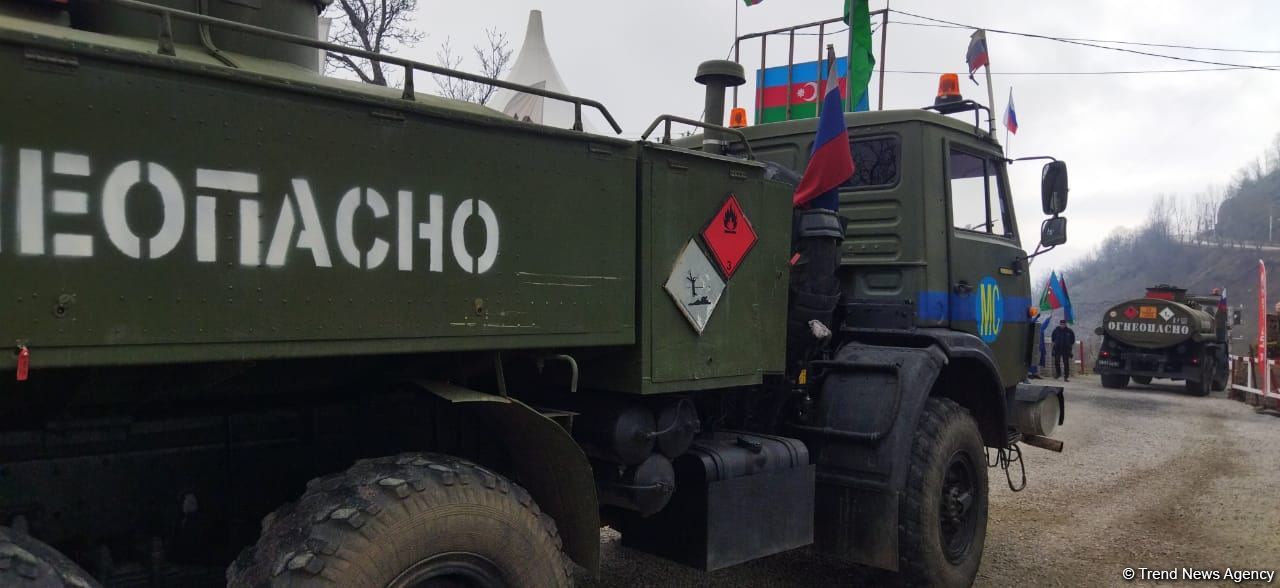 По Лачинской дороге беспрепятственно проехала автоколонна миротворцев (ФОТО)