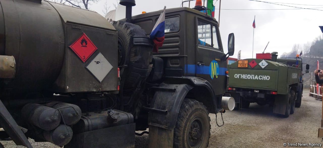 По Лачинской дороге беспрепятственно проехала автоколонна миротворцев (ФОТО)