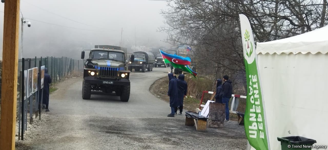 По Лачинской дороге беспрепятственно проехала автоколонна миротворцев (ФОТО)