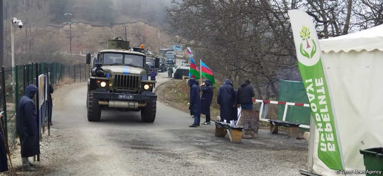 По Лачинской дороге беспрепятственно проехала автоколонна миротворцев (ФОТО)