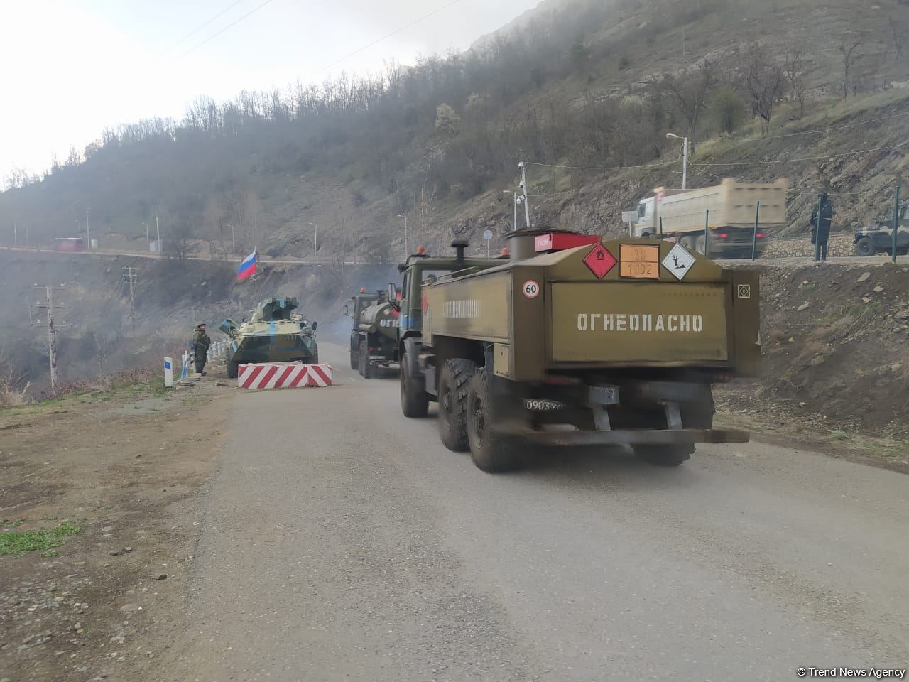 По Лачинской дороге беспрепятственно проехала автоколонна миротворцев (ФОТО)