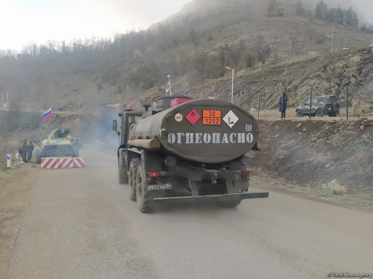 По Лачинской дороге беспрепятственно проехала автоколонна миротворцев (ФОТО)