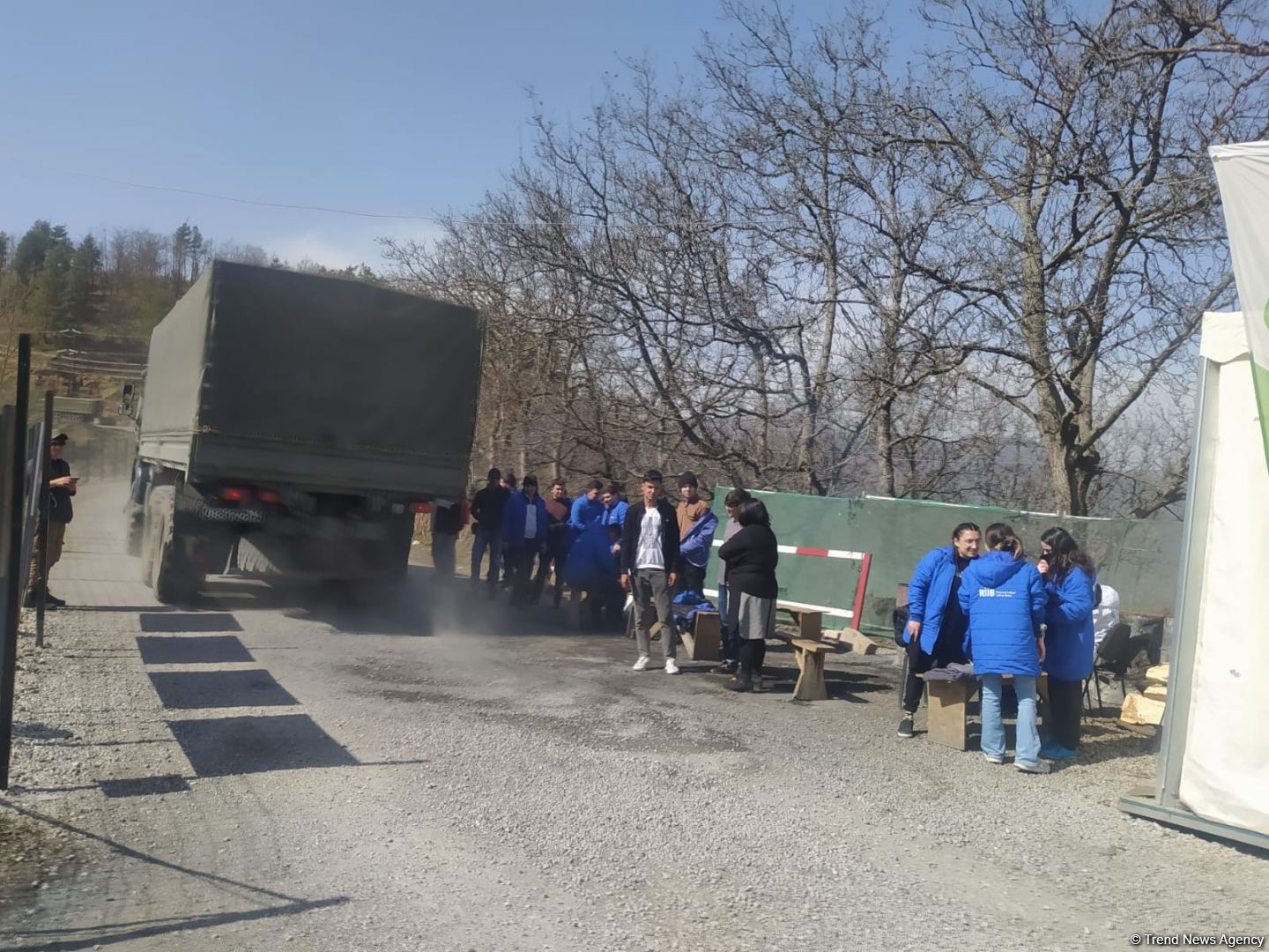 Convoy of Russian peacekeepers moves freely along Azerbaijan's Lachin-Khankendi road (PHOTO)